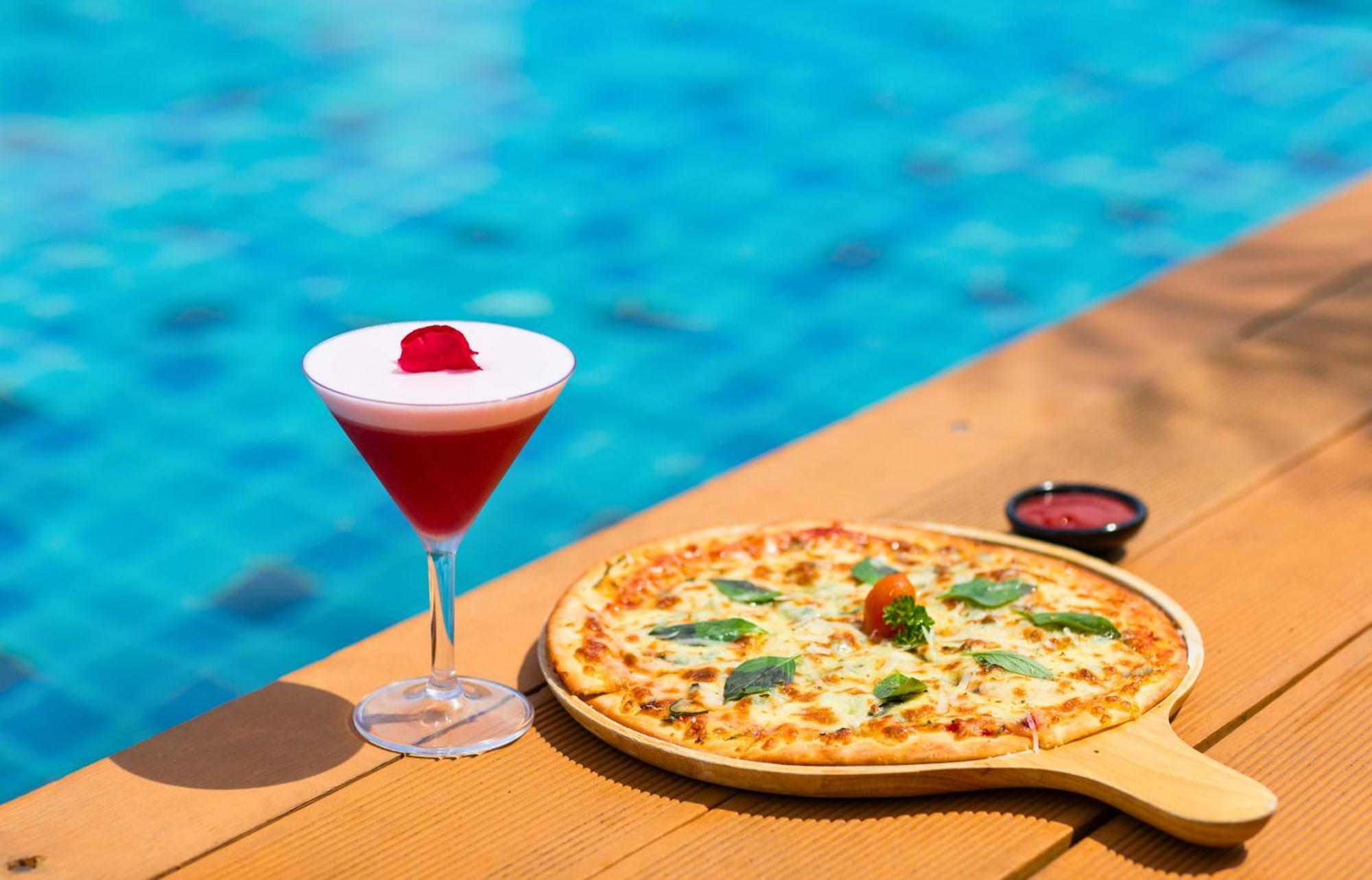 The Marina Phuket Hotel Patong Exterior foto
